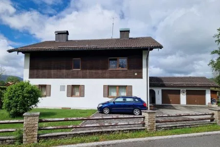 Energieberatung München – Unsaniertes Einfamilienhaus in Oberbayern Unsaniertes Einfamilienhaus im traditionellen alpenländischen Stil in Oberbayern – Energieberatung München für nachhaltige Sanierungskonzepte.