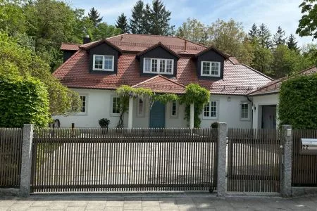 Energieberatung München – Sanierung eines exklusiven Einfamilienhauses Modernisiertes Einfamilienhaus in München – Energieberatung für gehobene Wohnstandards und Energieeffizienz.