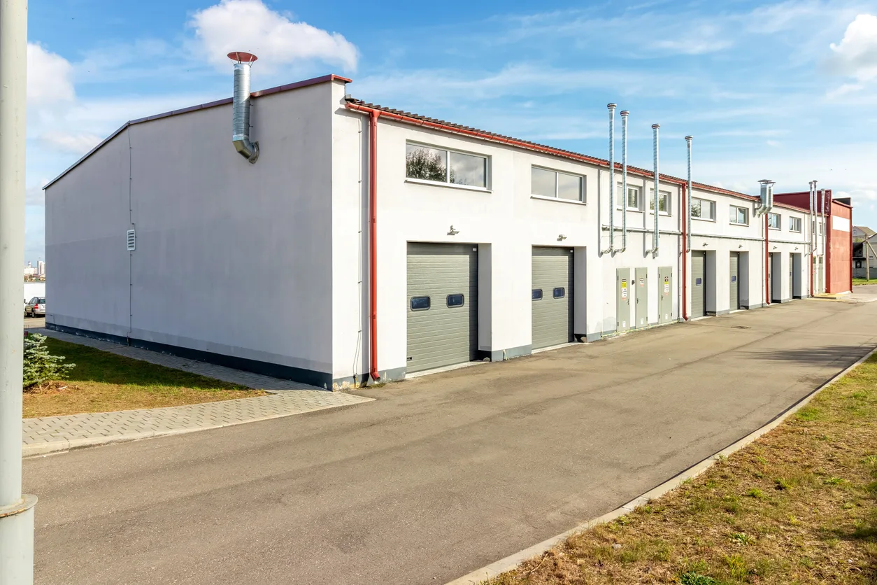 Reihenhaus in München – Energieberatung München für Sanierung im alpenländischen Stil Reihenhaus in München im alpenländischen Stil, unsaniert, ideal für energetische Sanierung durch einen Energieeffizienz-Experten München.