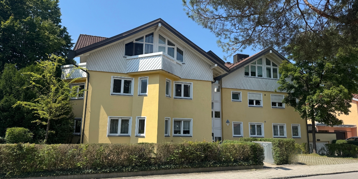 Energieberater Germering Mehrfamilienhaus gelbe Fassade