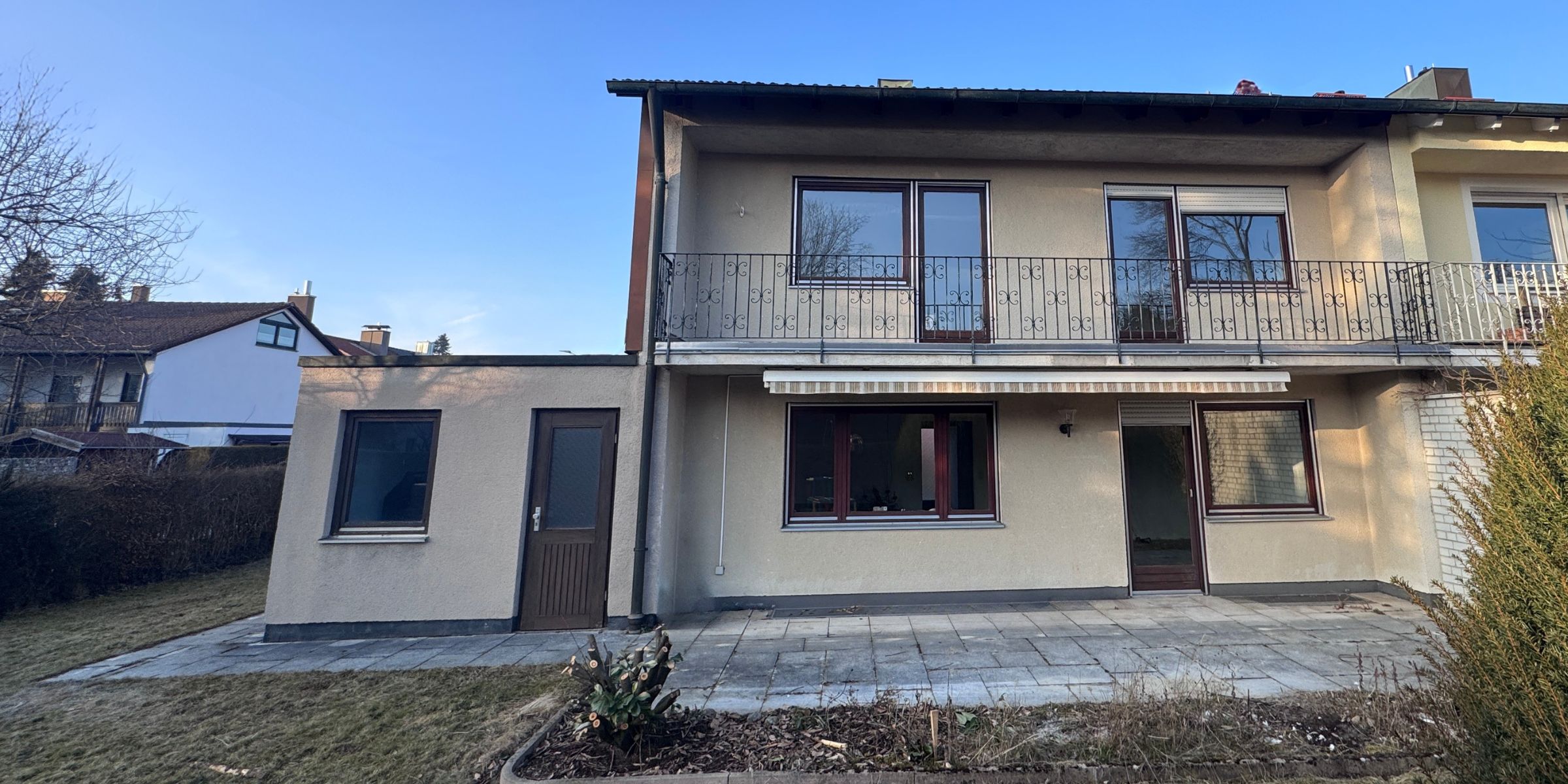 Modernisiertes Wohnhaus in Haar – Grundlage für einen individuellen Sanierungsfahrplan Mehrfamilienhaus in Haar im Sonnenschein – geeignet für individuellen Sanierungsfahrplan Haar