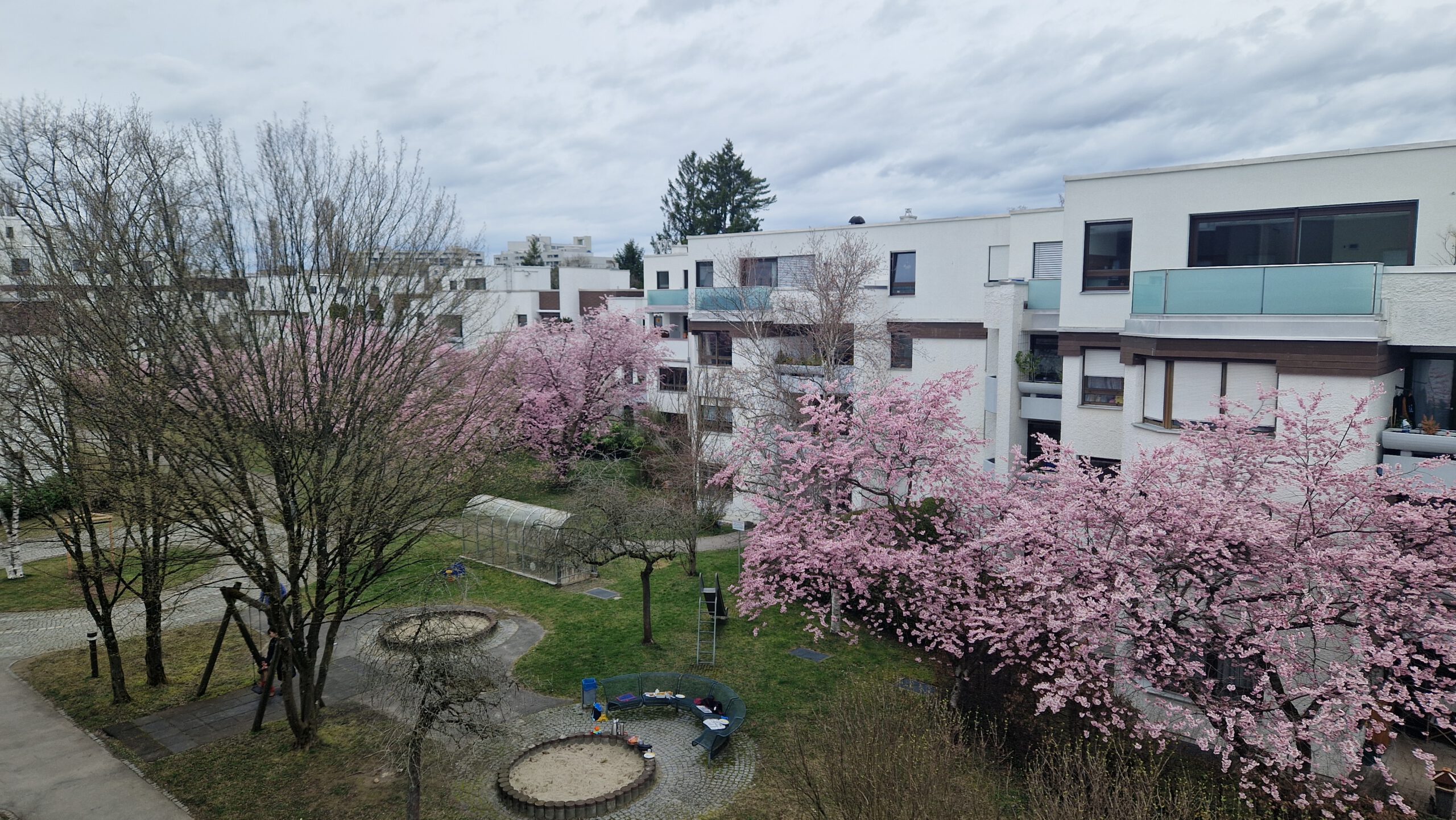 Als erfahrener Energieberater habe ich für diese Immobilie einen maßgeschneiderten Sanierungsfahrplan entwickelt. Mit meinem Fachwissen und meiner Kompetenz habe ich dazu beigetragen, die Energieeffizienz dieses Gebäudes zu optimieren. Erfahren Sie mehr über meine Referenzen und Kundenbewertungen, um zu sehen, wie ich Ihnen helfen kann, Ihre Immobilie fit für die Zukunft zu machen