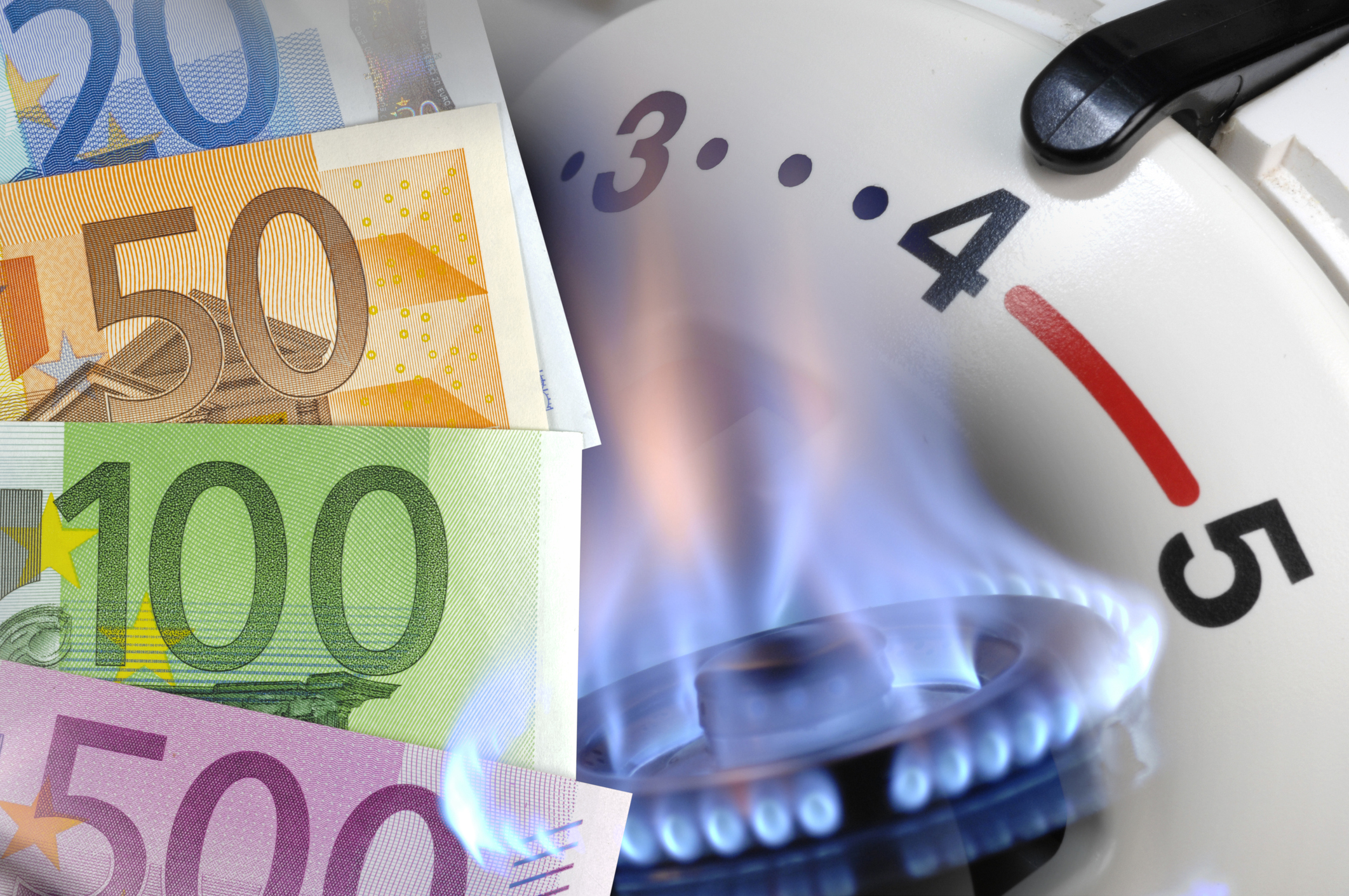 Gasherdflamme und Euro-Geldscheine als Symbol für die Kosten und Verpflichtungen beim Einbau von Gas- und Ölheizungen.