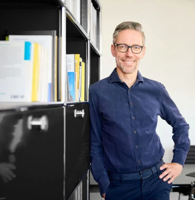 Dr. Kay Plötner, Energieberater in Planegg, bereit für professionelle Energieberatung.